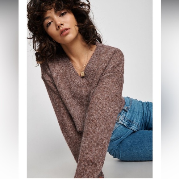❄️Garage Cropped V Neck Preppy Heather Brown and White “Hairy” Eloise Sweater - Picture 2 of 6